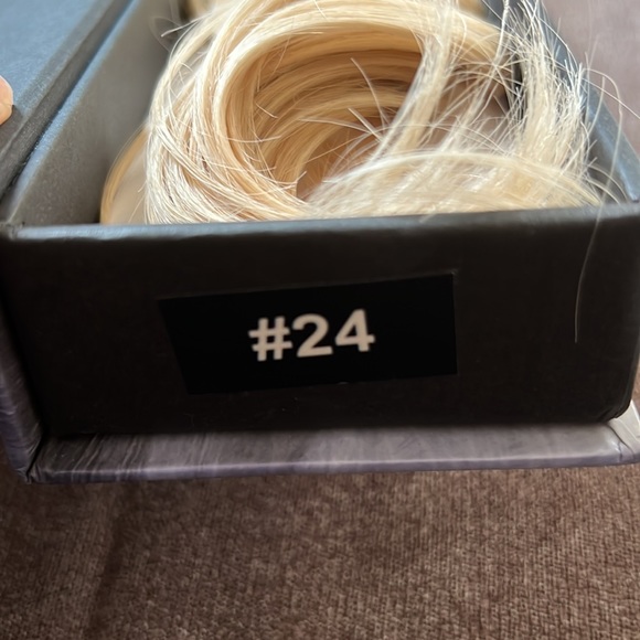 #24 -18” Beyond the Beauty 100% human hair - clip extensions - Picture 6 of 10